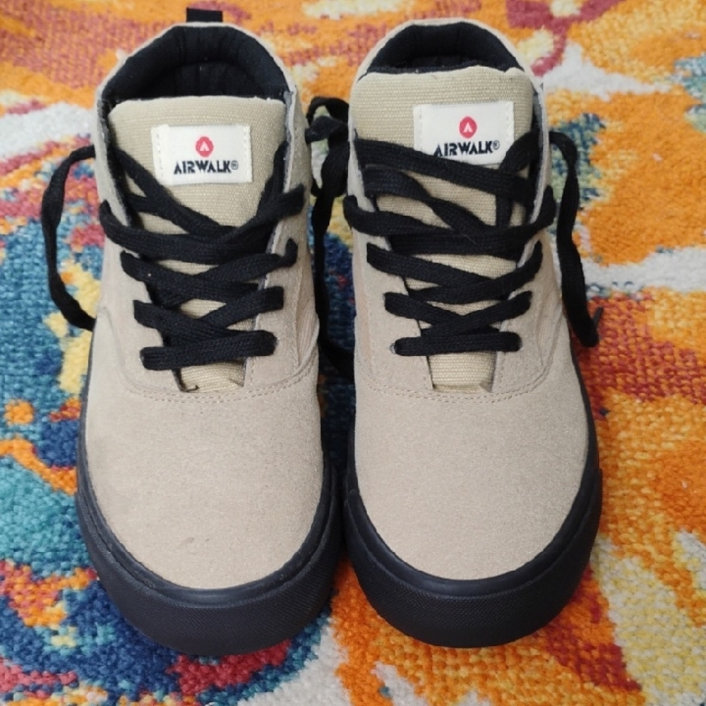Airwalk Boy's Beige and Black Sneakers, Size 5, High Top